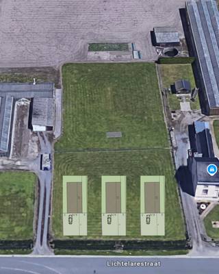 Unieke kans: 2 bouwgronden te koop in Lochristi !<br />Bouw jouw droomwoning in de Lichtelarestraat 23, Lochristi !<br />Dit perceel, opgedeeld in 3 loten voor open bebouwing, heeft nog twee bouwgronden beschikbaar van elk 716 m² (Lot 2 en Lot 3). Lot 1 is reeds verkocht.<br />Geniet van de gunstige ligging en volledige vrijheid om jouw woning te ontwerpen, als sleutel-op-de-deur of ruwbouw wind- en waterdicht, volledig afgestemd op jouw wensen en budget.<br />en ideale kans om te bouwen in een goed gelegen omgeving! <br />Neem vandaag nog contact op voor meer info of een bezoek ter plaatse !
