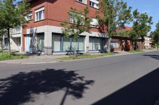 Handelspand gelegen in het centrum van Mariekerke. Momenteel ingericht als kantoorruimte. Het kantoor heeft een gevelbreedte van 12m. In de ruimte...