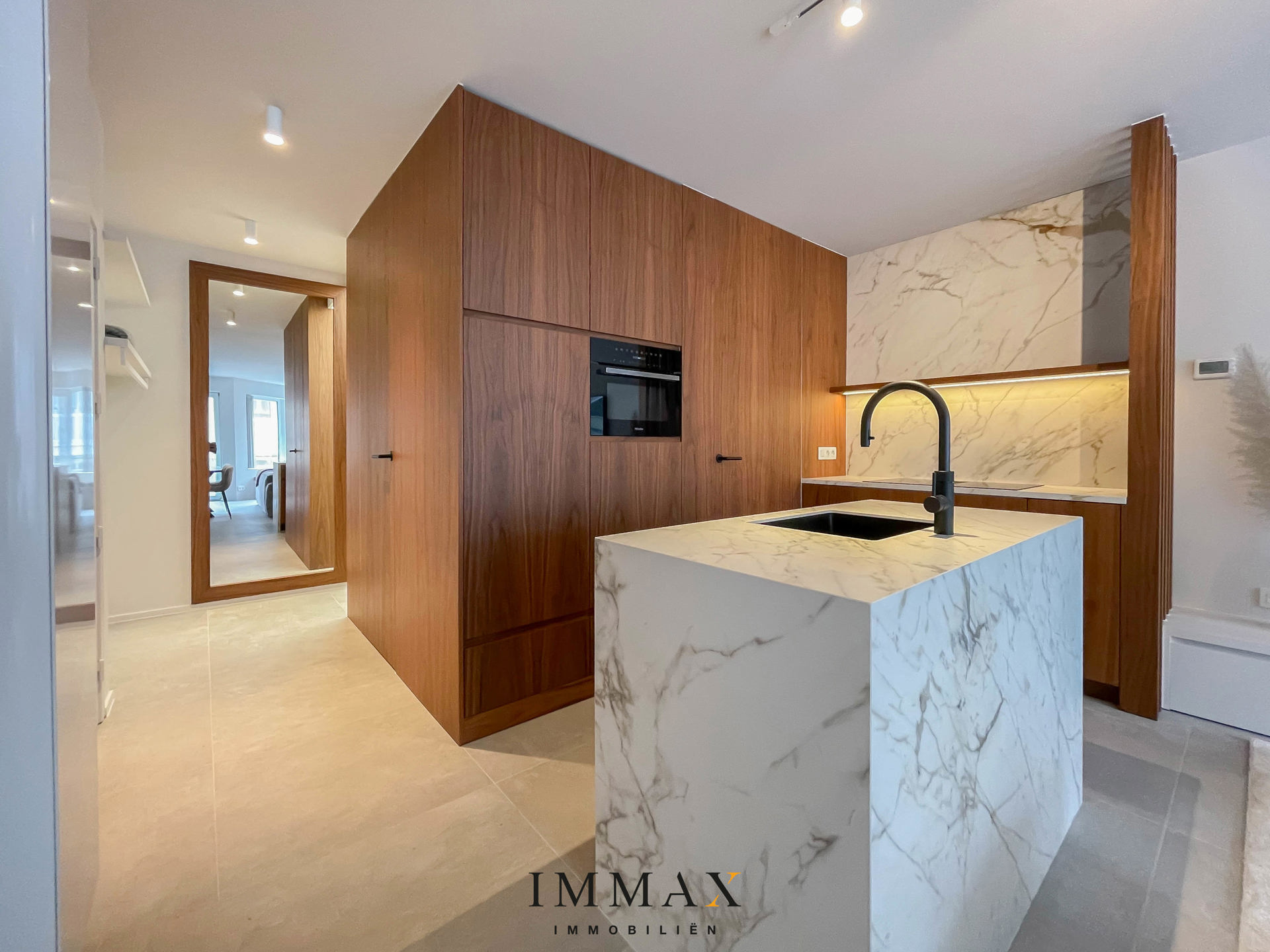 Luxueus gerenoveerd, zijdelings zeezicht appartement - foto 5