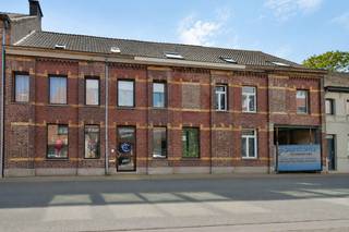 Ontdek deze interessante projectgrond in de Spanjestraat 132 te Roeselare!<br /><br />Deze site biedt een mooie opportuniteit voor ontwikkelaars of investeerders die op zoek zijn naar een strategisch gelegen perceel met potentieel. Gelegen op een vlot bereikbare locatie, bevindt u zich in de nabijheid van het centrum van Roeselare, winkels, openbaar vervoer en andere faciliteiten.<br /><br />De bestaande bebouwing en perceelbreedte bieden tal van mogelijkheden voor renovatie of herontwikkeling naar een hedendaags project (onder voorbehoud van stedenbouwkundige voorschriften).<br /><br />Wenst u meer informatie of een bezoek ter plaatse om de mogelijkheden van deze site te ontdekken? Aarzel niet en neem vandaag nog contact met ons op!<br /><br />De vermelde prijs is een richtprijs. Elk bod, zowel hoger als lager dan deze prijs, wordt voorgelegd aan de eigenaar, die zich het recht voorbehoudt om dit al dan niet te aanvaarden.