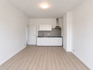 De Neufstraat 7, 3de verdiep- Dit volledig gerenoveerde appartement bevindt zich op de derde verdieping en geniet van veel natuurlijke lichtinval,...