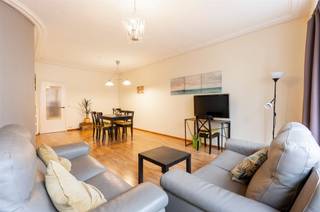 <p><span>Gemeubeld 2 slaapkamer appartement op toplocatie in Antwerpen! </span></p><p><span> </span></p><p><span>Vooraan in het appartement ligt de ruime leefruimte die uitkijkt op de Mechelsesteenweg. Verder vinden we de volledig uitgeruste keuken die toegang geeft tot het terras. </span></p><p><span> </span></p><p><span>Achteraan zijn de 2 volwaardige slaapkamers gelegen, alsook de badkamer. </span></p><p><span> </span></p><p><span>Het appartement is volledig gemeubeld en kan ook gehuurd worden voor een kortere periode (termijn vanaf 6 maanden). </span></p><p><span> </span></p><p><span>Huurprijs: €1.650/maand (all in onder normaal verbruik)</span></p><p><span>Beschikbaar: onmiddellijk</span></p><p><span> </span></p><p><span> </span></p>