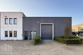 SME unit of 515 m² with furnished offices of 267 m² in a prime location!<br /><br />The storage space (two separate units) with a clear height of 6 m is accessible via two automatic sectional doors (3 m W x 4 m H) and has separate access doors. The units are fully insulated, equipped with gas central heating (aerotherms) and have a polyconcrete floor with a load capacity of 3 T/m². The storage space is also equipped with LED lighting and a skylight with smoke vents. There is a 60 m² mezzanine, which is currently furnished as a meeting room and equipped with the necessary technology.<br /><br />The office spaces are located on the ground floor and are equipped with modern technology such as a kitchenette, fluorescent/LED lighting, ventilation systems, a heat pump, and air conditioning that can both heat and cool. Heating is also provided by a recent gas boiler.<br /><br />The property is located in the high-quality Sphere Business Park in Zellik. It is excellently situated along the busy Pontbeeklaan (N9) with direct and easy access to the R0, E19, E40, and A12. The building also has four private parking spaces, which provides extra comfort and easy accessibility for staff and customers.<br /><br />Don't hesitate to contact PANORAMA B2B for additional information, plans, or a site visit at <strong>0477 07 30 30</strong>