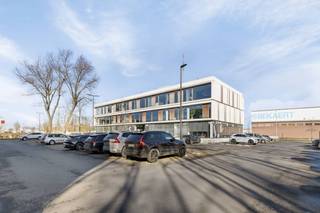 Bureau d'environ 390 m² à louer dans le complexe Z-Offices à Zwevegem. Z Offices se compose de deux immeubles de bureaux individuels...