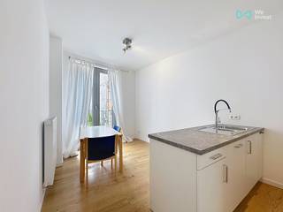 Appartement triplex (réparti sur 3 étages) idéalement situé en plein cœur de Mons dans une résidence haut de gamme.L'appartement est situé au 1er...
