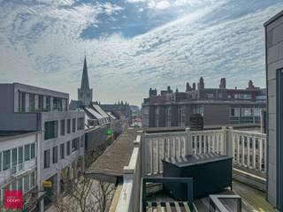 Heel mooi appartement met frontaal zicht op Park Casier.Derde verdieping.Bestaande uit een inkomhall, living, ingerichte keuken, grote berging, 2...
