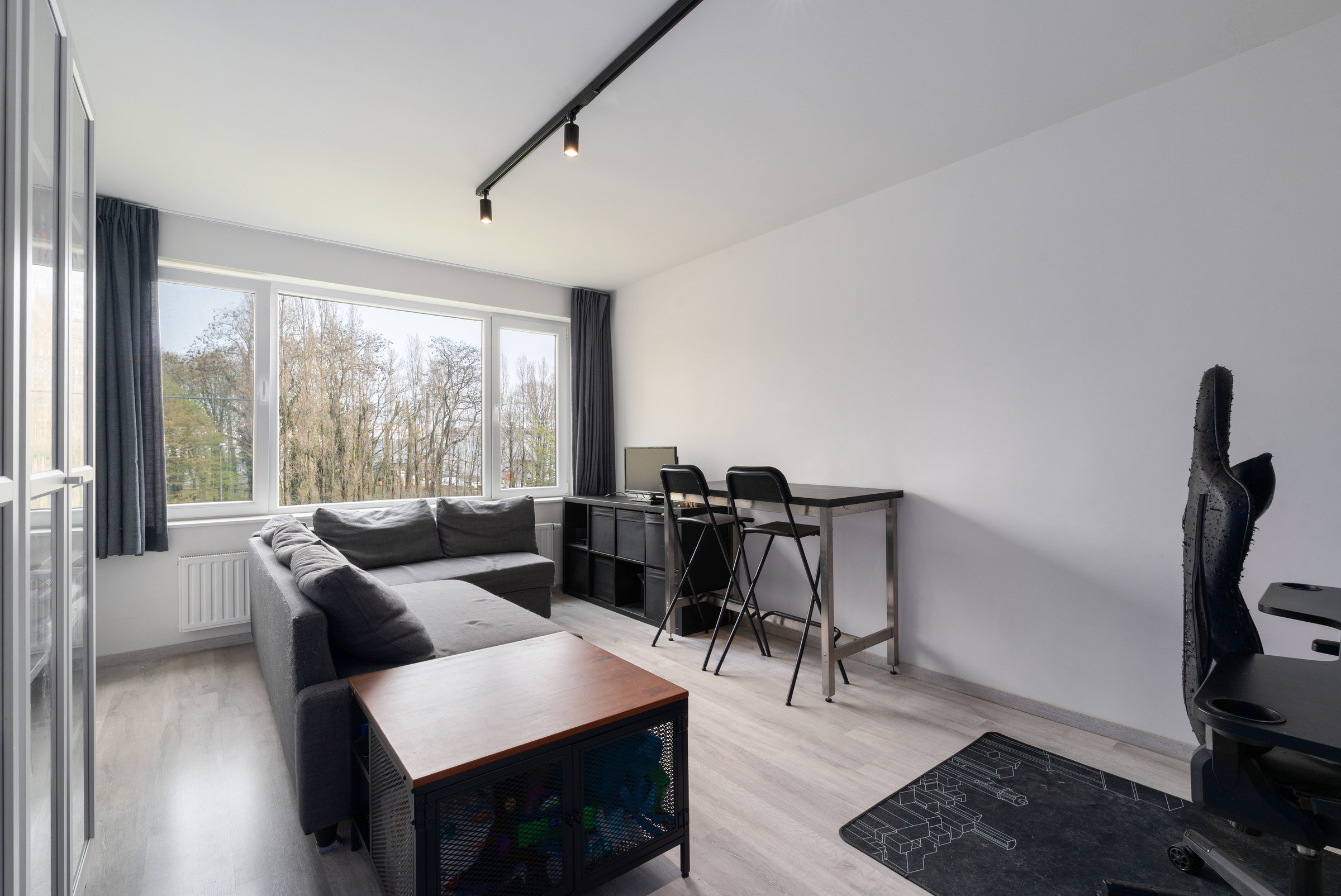 Volledig gerenoveerd appartement met terras en groen zicht - foto 3