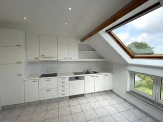 Op een rustige en residentiële locatie in Rotselaar bevindt zich dit aangename duplex appartement, gelegen in de Vijfde Liniestraat. Dit...