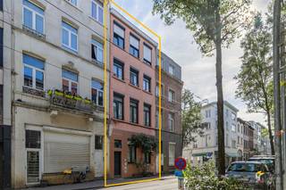 Op een gunstige locatie nabij het Centraal Station, Zurenborg en het stadspark treffen we dit opbrengstpand met veel potentieel. De elektriciteit...