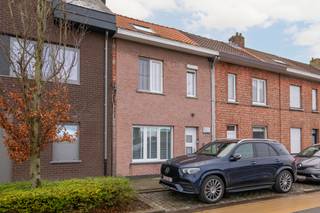 We vinden dit pareltje aan de Rupel in de Edward Claessenslaan te Niel, centraal bij winkels scholen, openbaar vervoer en levendige centrum,...