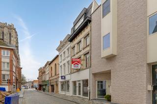 Mechelen: Instapklaar handelshuis met 4 slaapkamers te koop in het centrumIn het hart van Mechelen, in de levendige Sint-Katelijnestraat, bevindt...