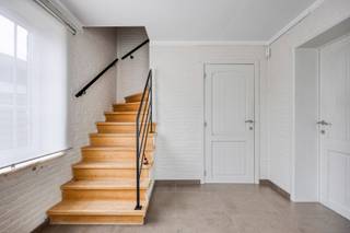 Deze instapklare gezinswoning combineert energiezuinig comfort met een rustige, groene ligging. Ondanks de landelijke sfeer bevinden...