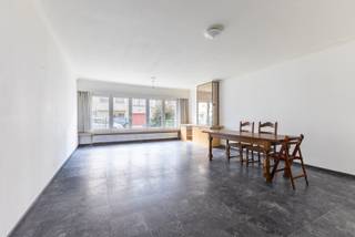 Bent u op zoek naar een praktisch gelijkvloers appartement in Deurne? Dan is dit appartement met twee slaapkamers, tuin en garage precies wat u...
