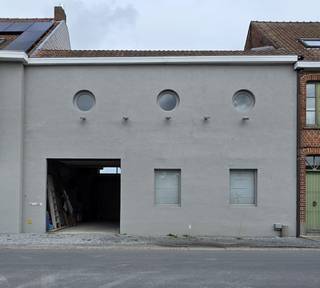 Vlot bereikbaar, veelzijdig atelier/magazijn/stockageruimte in Beveren-Leie, mits bekomen omgevingsvergunning omvorming naar eengezinswoning...