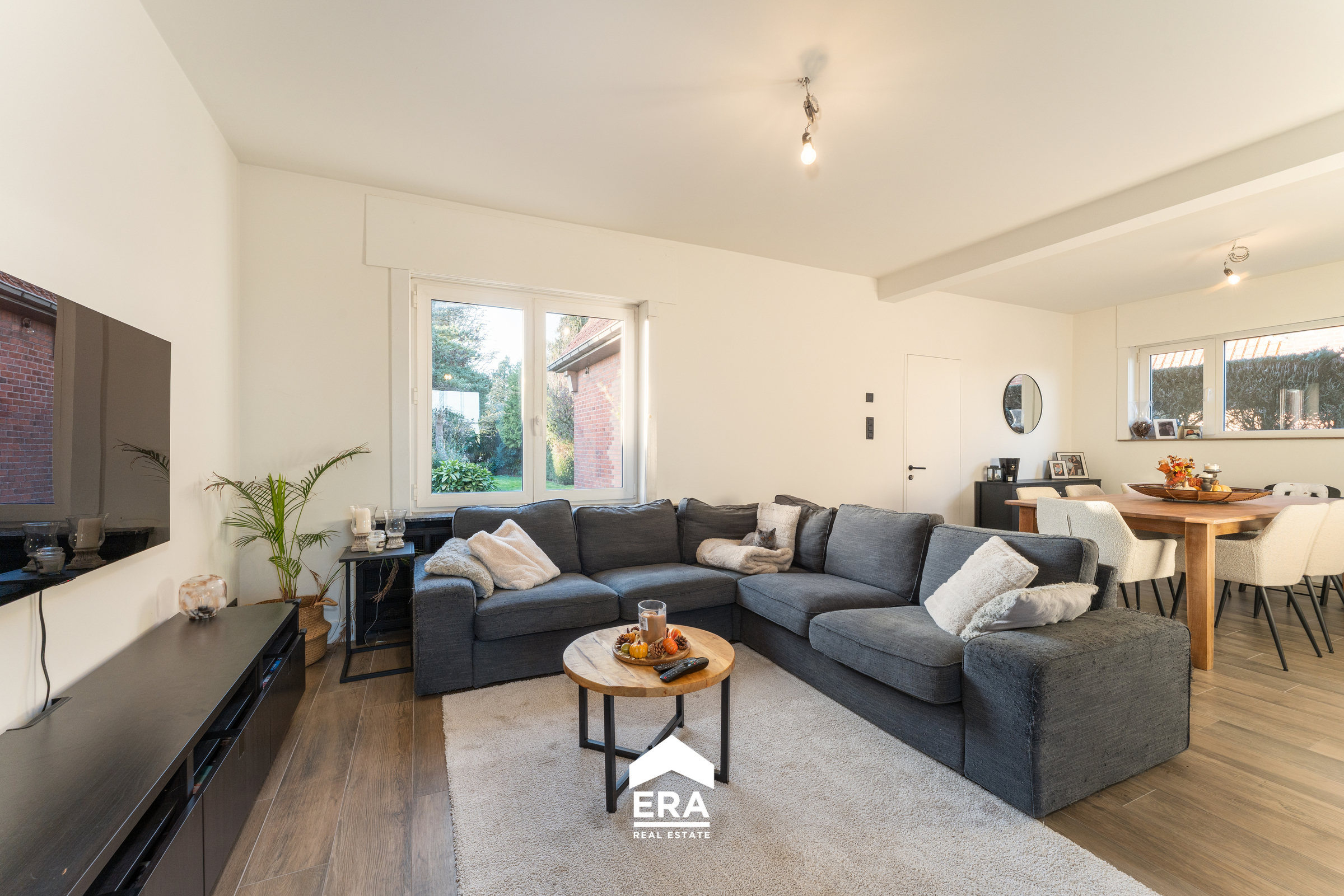 Ruime gezinswoning met 4 slaapkamers en garage (1.120 m²) - foto 3