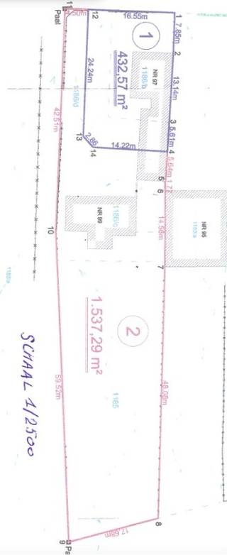 Bent u op zoek naar een eigendom met tal van mogelijkheden op een rustige en groene locatie? Dan biedt deze open bebouwing in Waarschoot / Lievegem een unieke kans. De woning is volledig te renoveren of komt in aanmerking voor afbraak en heropbouw, waardoor u uw woonproject volledig naar eigen wensen kunt realiseren.<br />Dankzij de ligging in de tweede, diepere bouwlijn geniet u hier van uitzonderlijke privacy en rust. Het perceel heeft een mooie oppervlakte van maar liefst 1.537 m² en beschikt over een lange, handige oprijlaan die zorgt voor een charmante toegang tot het eigendom.<br />De grond is deels gelegen in woongebied met landelijk karakter en deels in agrarisch gebied, wat bijdraagt aan het open en groene karakter van de omgeving. De ruime tuin biedt niet alleen een aangename buitenruimte, maar ook een blijvend en gegarandeerd uitzicht op het omliggende landschap – een absolute meerwaarde voor wie houdt van rust en natuur.<br />Verder beschikt het eigendom over een aparte garage en geniet het van een zeer gunstige ligging in het landelijke Lievegem, met een vlotte bereikbaarheid van voorzieningen en verbindingswegen.<br />Troeven:<br />-Open bebouwing met tal van mogelijkheden<br />-Volledig te renoveren of af te breken woning<br />-Gelegen in de tweede bouwlijn met optimale privacy<br />-Ruim perceel van 1.537 m²<br />-Deels woongebied met landelijk karakter, deels agrarisch gebied<br />-Aangename tuin met blijvend vrij uitzicht<br />-Handige oprijlaan<br />-Aparte garage<br /><br />Meer info of een bezoek? Graag een mail naar hallo@wijsvastgoed.be ! We nemen dan spoedig contact op voor een bezoekmoment.