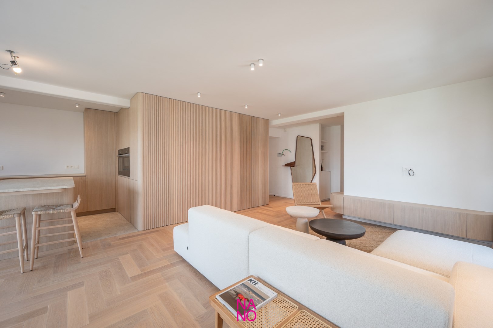 FENOMENAAL gerenoveerd hoekappartement met 3 ruime slaapkamers en een mooi terras en dit gelegen in een standingvolle villaresidentie vlakbij het casino en het Albertstrand te Knokke-Heist. - foto 4