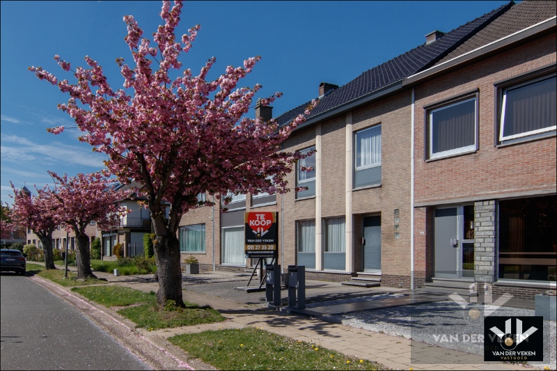 DEGELIJKE GEZINSWONING  MET GARAGE  IN DE SINT-CATHARINAWIJK - foto 3