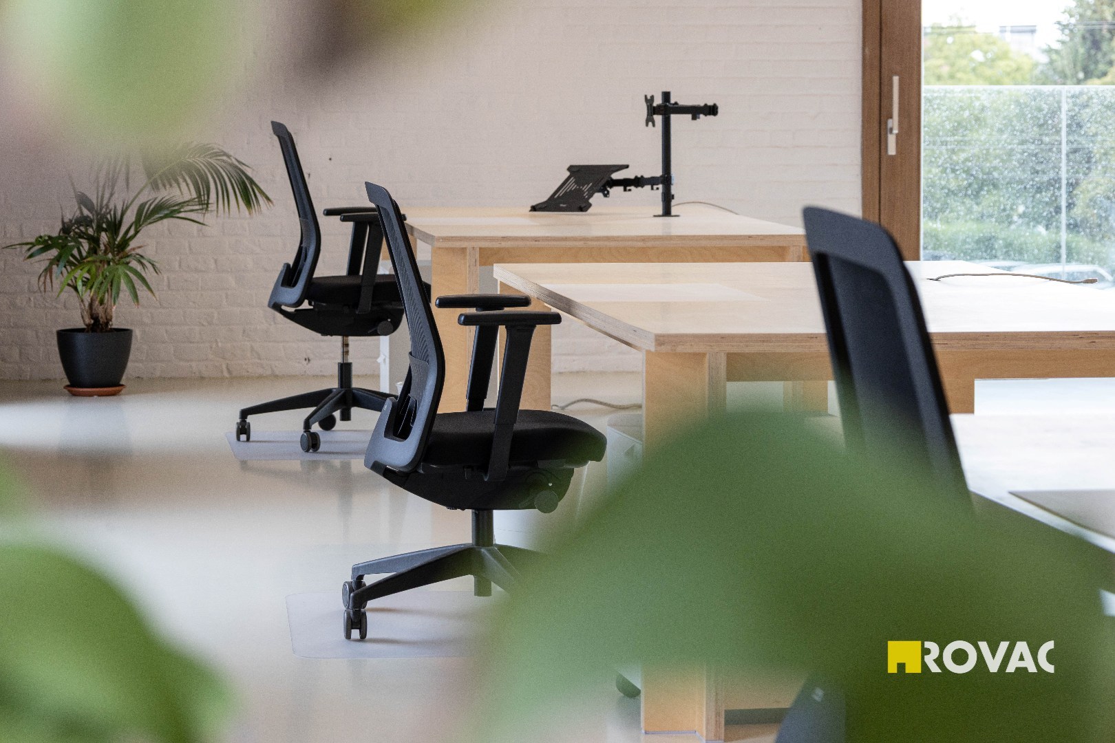 Stijlvolle en instapklare kantoorruimte met binnentuin in centrum Izegem! - foto 2