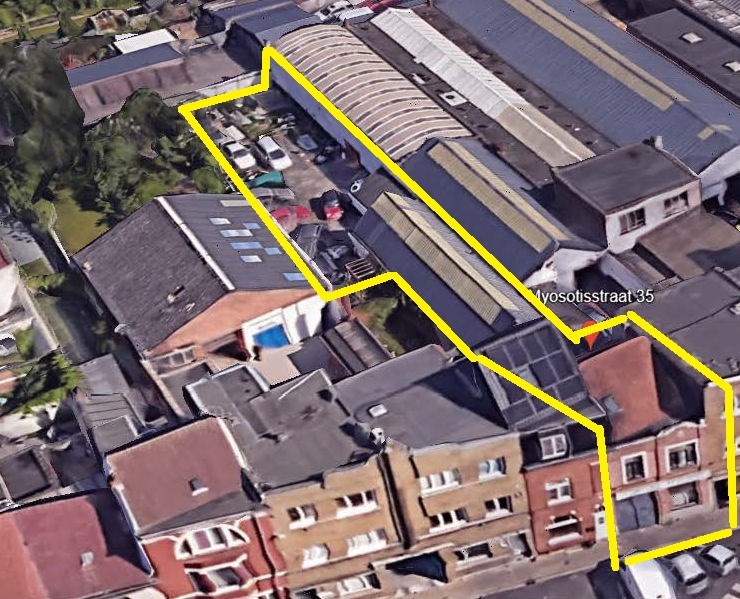 Goed gelegen huis 4 slaapkamers met atelier en grote koer. - foto 1