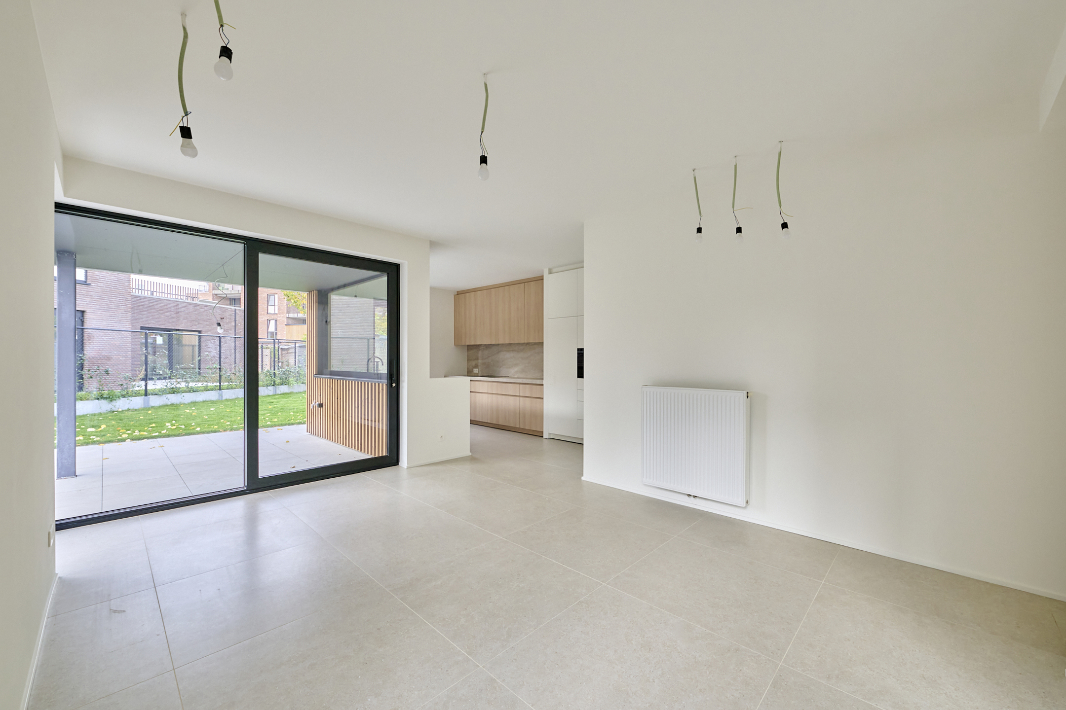 Ruime woning met 4 of 5 slaapkamers en 2 badkamers - foto 2