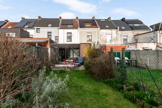 Deze woning bevindt zich in het charmante Mechelen, op een steenworp afstand van het bruisende centrum. Met scholen, supermarkten, lokale...
