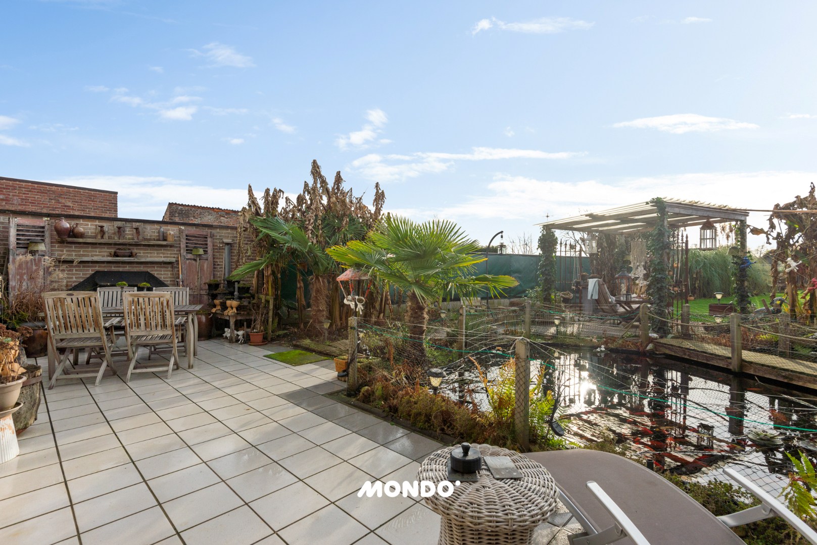 Ruime gezinswoning 4 slaapkamers met tuin, vijver en garage - foto 3