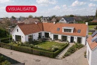 In een aangename en kindvriendelijke omgeving in De Mokker te Koekelare bevindt zich dit perceel met tal van mogelijkheden. De ligging combineert rust met een goede bereikbaarheid en biedt een ideale woonomgeving, met winkels, scholen en openbaar vervoer in de nabije omgeving.<br /><br />De woning beschikt vandaag over een open en flexibele indeling, waardoor u de kans krijgt om ze volledig naar eigen smaak en woonwensen in te richten. Dankzij de bestaande structuur kan hier vlot een warme en eigentijdse gezinswoning gerealiseerd worden.<br /><br />Voor wie liever een nieuwe start maakt, biedt het perceel eveneens de mogelijkheid tot sloop en heropbouw. De perceelbreedte en -diepte zorgen ervoor dat u hier een mooi nieuwbouwproject kan realiseren, volledig afgestemd op uw eigen wensen en noden.<br /><br />Op het perceel bevindt zich momenteel een garage die uitgebreid kan worden tot een dubbele garage. De buitenruimte biedt bovendien de perfecte basis om een aangename tuin aan te leggen waar u in alle rust kan genieten.<br />Deze eigendom is ideaal voor wie op zoek is naar een project met vrijheid en veel potentieel.<br /><br />Renovatieplicht van toepassing. <br />Interesse? Neem vandaag nog contact op met Ward voor een vrijblijvend bezoek op het nummer 0470 20 66 88.