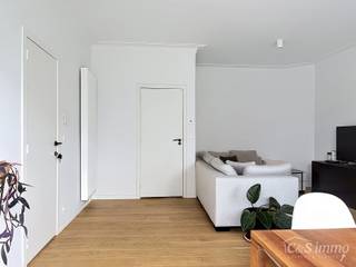 Stylishly renovated apartment on the second floor of a small building.<br />Entrance hall, bright living room (31 m²), finished with beautiful laminate flooring. The large, newly installed windows provide plenty of natural light and a sense of openness.<br />The adjoining kitchen, finished in a trendy walnut color, is fully equipped with an oven, stovetop, refrigerator, and sink—perfect for any home cook.<br />Through the hallway, you’ll find two comfortable bedrooms (approx. 16 m² and 8 m²), with the larger one offering direct access to a sunny terrace of approx. 5 m². Ideal for unwinding.<br />The apartment also features a spacious bathroom with a shower, sink, and connection for a washing machine. A separate guest toilet offers added convenience.<br />Additional highlights include a private basement storage unit, a new gas-fired central heating system, up-to-code electrical wiring, and a bicycle storage area.