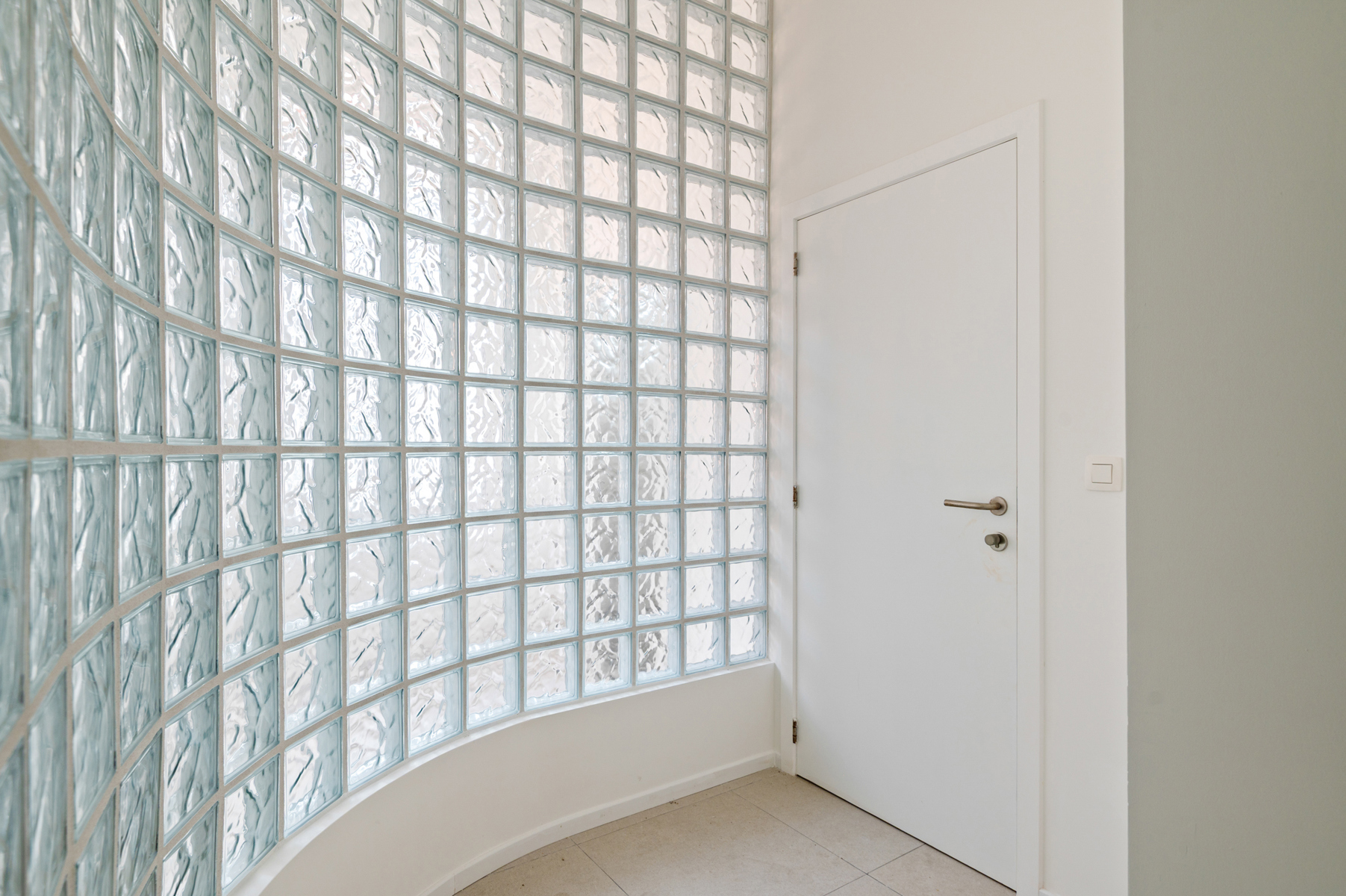 Trendy, gelijkvloers appartement met tuin - foto 5