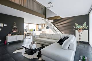 In de rustige Processiestraat 31, een éénrichtingsstraat parallel aan de Dorpsstraat van Sint-Lenaarts, bevindt zich dit verzorgd...