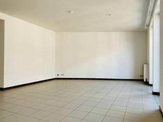 Cet appartement récemment rénové est situé près du centre de Diepenbeek. L'appartement est idéalement situé pour les personnes qui souhaitent...