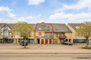 Dit appartement van 123 m² is gelegen langs de Hoogstraat in het centrum van Meeuwen.Het duplex appartement is te bereiken via de trappenhal en is...