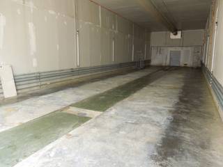 Stapelruimte nr. 7 van ong. 95 m² voorzien van elektriciteit. Vorstvrij en geïsoleerd. Gemakkelijk bereikbaar! Inrijpoort hoogte is 3,18m. (+...