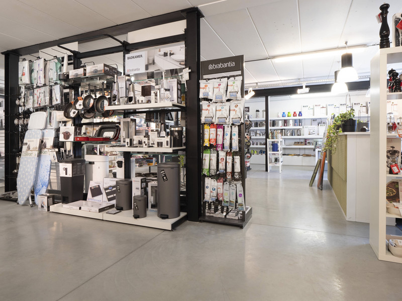 Modern magazijn / showroom met mezzanine en parking - photo 3