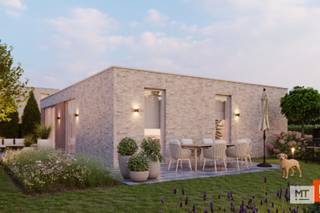 <strong>Rustig gelegen alleenstaande nieuwbouwwoning (gelijkvloers) met 2 slaapkamers en zonnige tuin in Passendale</strong><br /><br />In de dorpskern van Passendale en op wandelafstand van alle faciliteiten (supermarkt, lagere school, ...) treffen we deze nieuw te bouwen woning. In onderstaande wordt de indeling toegelicht alsook enkele interessante weetjes.<br /><br /><strong>Indeling</strong><br />Via de inkomhal betreedt u de lichtrijke woon- en eetkamer met open keuken. Verder beschikt de woning over twee slaapkamers en een badkamer met een enkelvoudig wasmeubel en een inloopdouche.<br /><br /><strong>Kenmerken</strong>
<ul>
	<li>Bijna energieneutrale woning (BEN), ventilatiesysteem C+, regenwater: 10.000L</li>
	<li>Warmtepomp (vloerverwarming)</li>
	<li>...</li>
</ul>
<br />De prijs bedraagt €335.000 exclusief kosten. <br />De totale prijs inclusief registratierechten, BTW en notaris worden geraamd op €400.900. <br /><br />Wens je een vrijblijvend bezoek of meer informatie? <br />Contacteer <strong>Eden </strong>op 0470 43 78 21 of mail info@minthus.be
