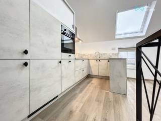 AANVRAAG GEACCEPTEERD, HUURCONTRACT WORDT OPGESTELD!Ontdek dit moderne studio-appartement in Mellery, dat hedendaags comfort combineert met dorpse...