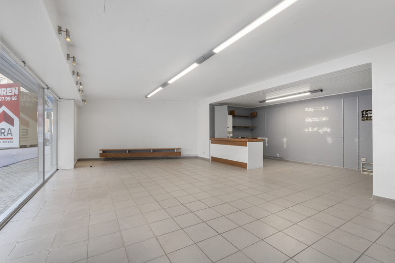 Gelijkvloers handelspand aan het ziekenhuis in Deinze! - foto 4