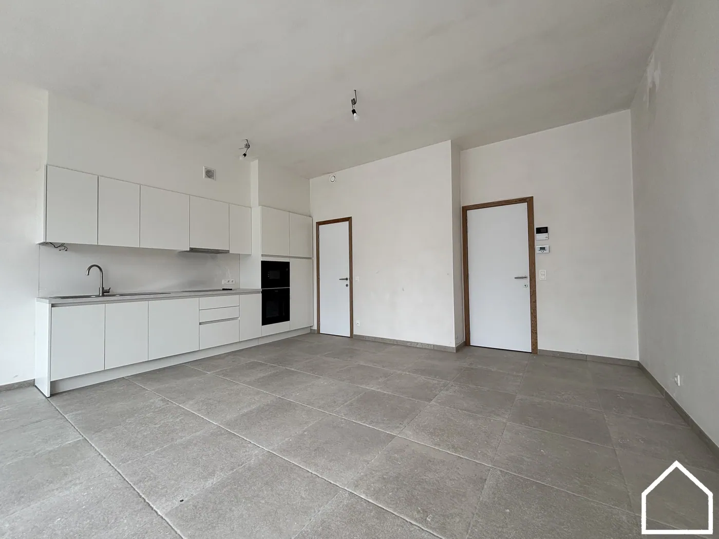 APPARTEMENT MET 1 SLPK EN RUIM TERRAS IN HARTJE IEPER - foto 5