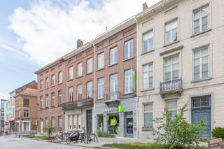 This commercial property is ideally located in the Onze-Lieve-Vrouwestraat, one of Mechelen’s new hotspots and an important shopping street in...