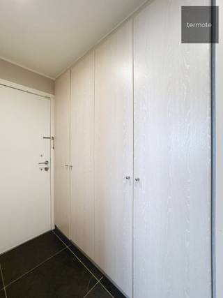 Dit ruime en zeer mooi afgewerkt appartement is rustig gelegen in de Residentie Anglo Belge, vlakbij de kerk en alle centrumfuncties van Zulte.Het...