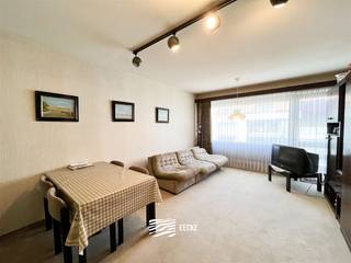 Studio confortable avec coin nuitSituation centrale au quatrième étage dans la rue commerçante Entrée avec coin nuitCuisine équipée ouverteSalle de...