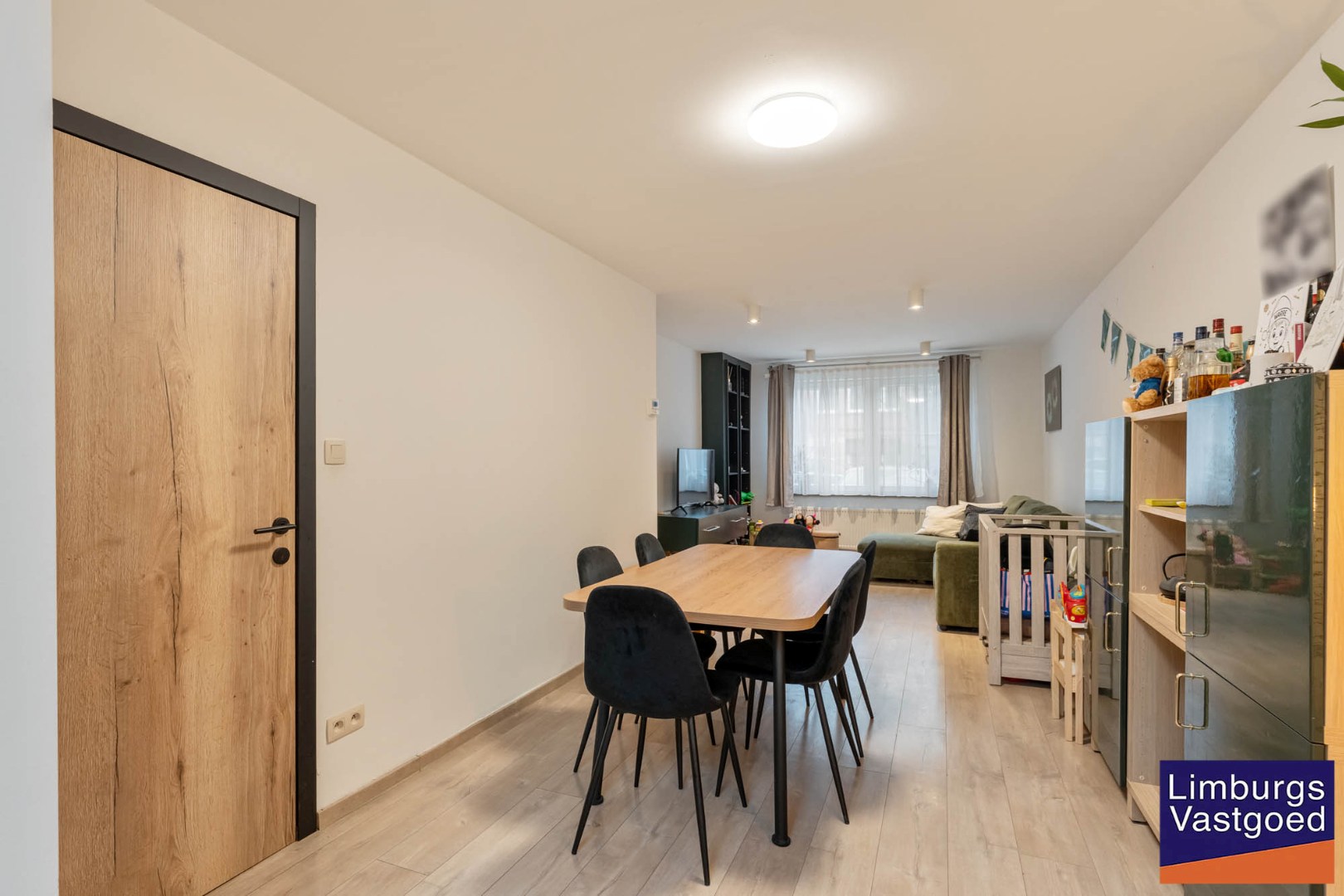 Stadswoning met 4 slpk, zuidgerichte tuin en garage, nabij kleine ring, station en Vredespark - foto 4