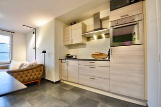 Dit prachtig en centraal gelegen appartement geniet van een ideale locatie in het bruisend Eeklo waar alles op wandelafstand ligt. Dit...