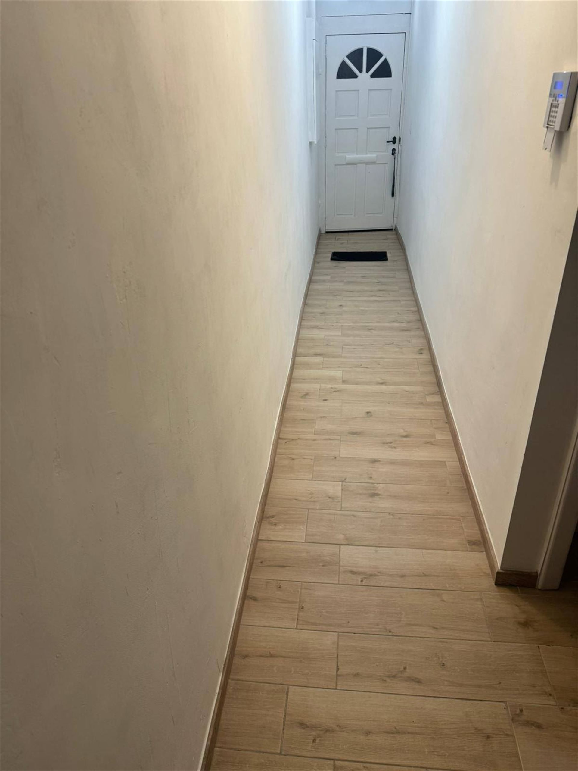 Commercial for rent in Manage - photo 4