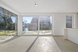 Ben je op zoek naar een moderne, energiezuinige woning waar je gezin meteen kan intrekken? Deze instapklare nieuwbouw in de rustige...