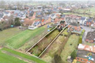 Te koop te Berlare!Charmante halfopen bebouwing op ruim perceel (+8 are) met prachtig zicht op de velden.Deze verzorgde halfopen bebouwing is gelegen...