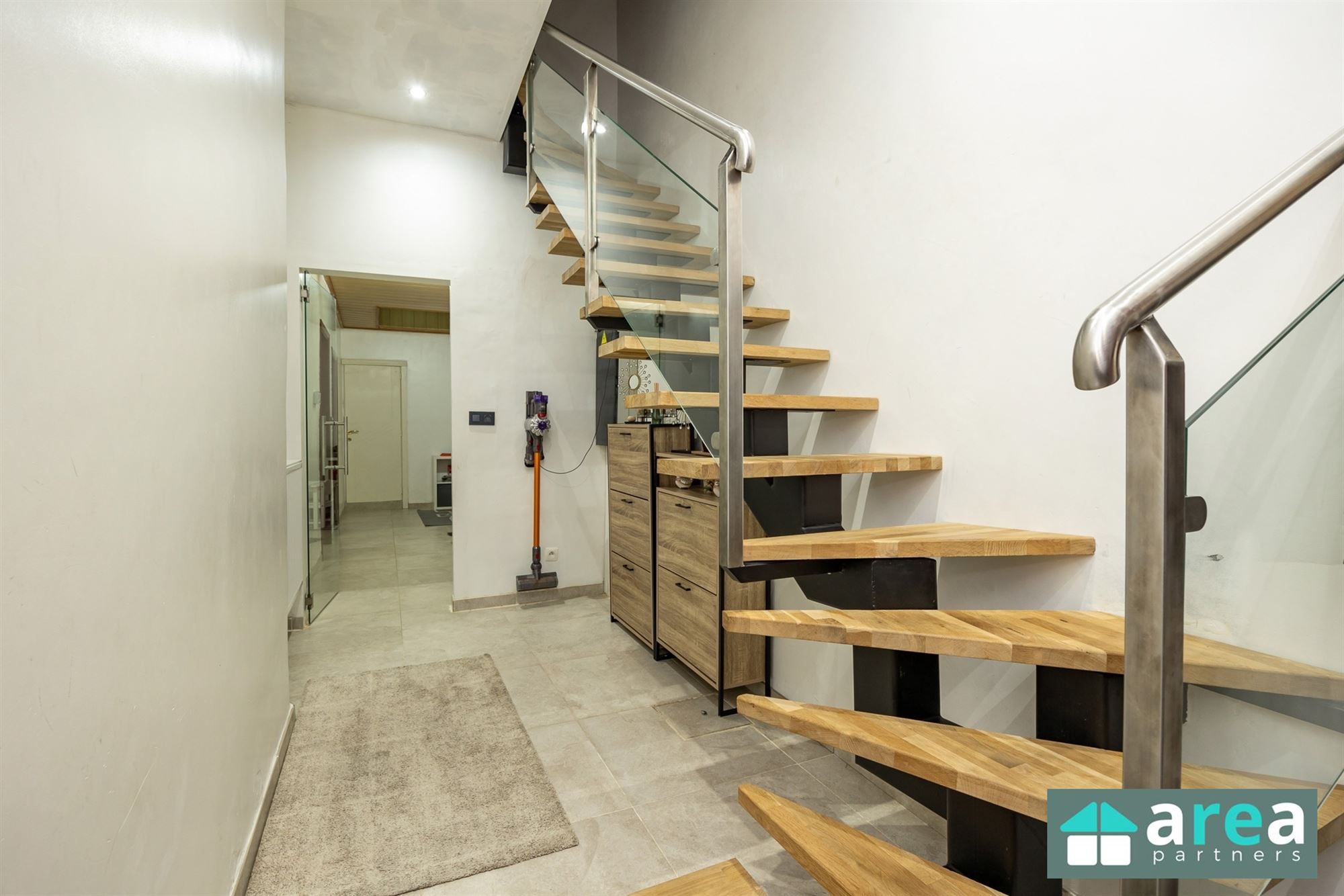 Instapklare gezinswoning met 4 slpk. én tuin in Sint-Niklaas! - foto 3