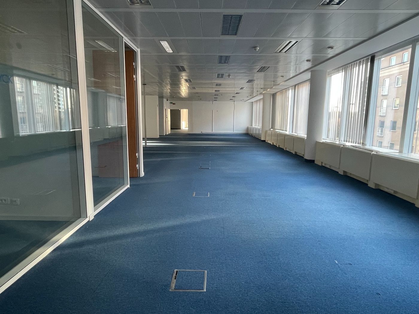 398 m² ready-to-use offices close to E40 exit and entrance - photo 5