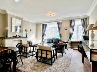 GEMEUBELD één slaapkamer appartement in perfect onderhouden staat, zéér centraal gelegen op een boogscheut van winkels, openbaar vervoer, scholen...
